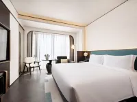 Sofitel Shanghai North Bund Hotels near Linping Road Station
