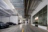 Wantin Hotel (Anqing High speed Railway Station Tianzhushan Airport Store) - parking