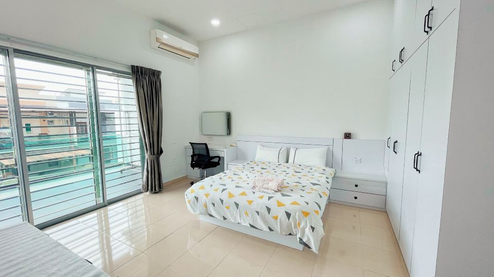 4BDR Double storey homestay Yong Peng, FreeParking