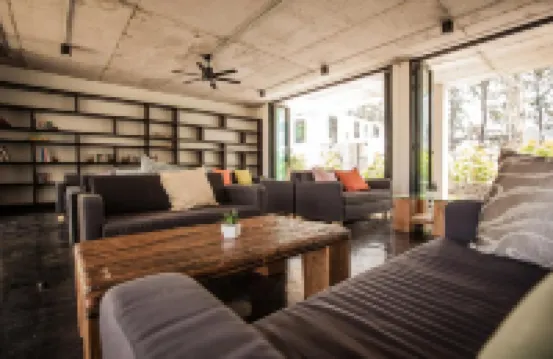 เดอะ ไทเทิ้ล บีช ฟร้อนท์