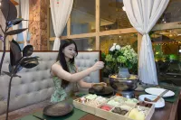 BK Shengsi International Hotel (Hailuogou Moxi Ancient Town)