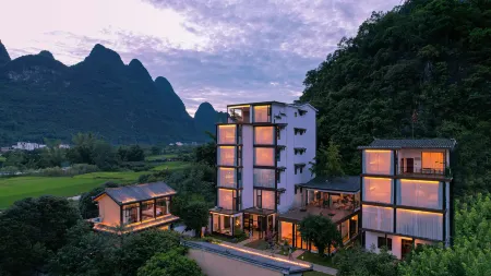Yayuan Resort Hotel Отели рядом с достопримечательностью «Yulong Bridge»