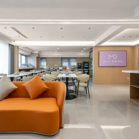 Meigao Zhixuan Hotel (Danyang Wuyue Plaza High Speed Railway Station)