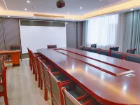 Xixia Lanyun Business Hotel (Nanyang Vocational College)