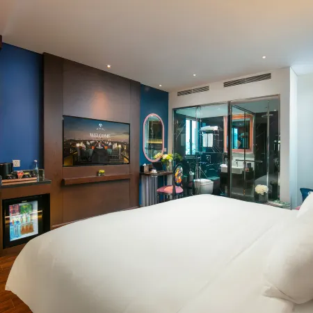 Aurora Central Hotel Отели рядом с достопримечательностью «Храм Нефритовой горы»