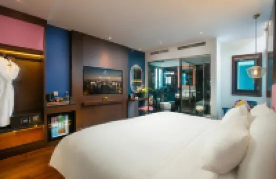 Aurora Central Hotel