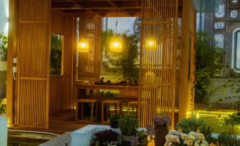 Dali Rural Retreat:A Tranquil Garden Courtyard in Caicun Scenic Area by Erhai Lake