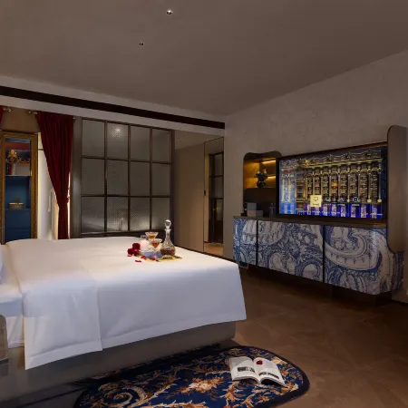 LIZZY • Ritz Hotel on Harbin Central Street