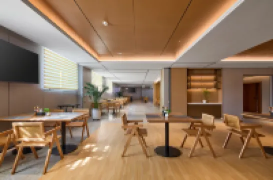 Floral Banlan Hotel (Yanji Korean Folk Village)