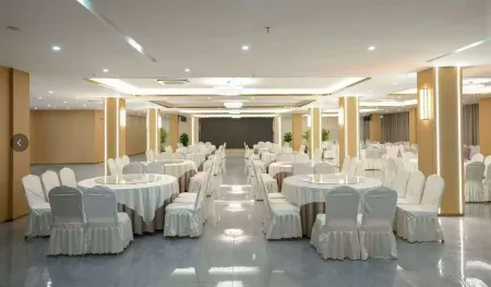 Jin'an Hotel (International Trade City) Отели рядом с достопримечательностью «Yichun University Vocational and Technical College»