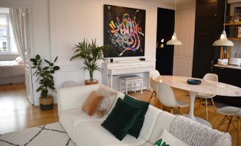 Luxury 2 Bedroom by Parc Monceau