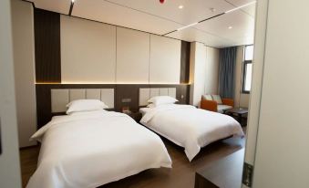 Red maple hotel