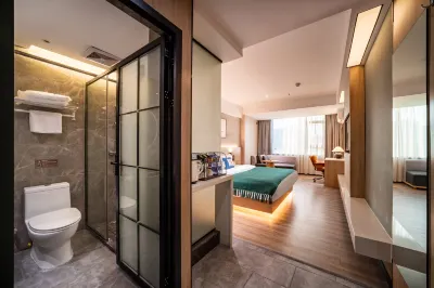 Xian Hotel (Hezhou Municipal Plaza Store) Hotels near Ziyunxianjing Scenic Area