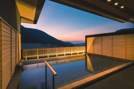 Atami Izusan Karaku Отели рядом с достопримечательностью «Kinomiyajinja»