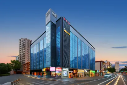 Banana S Design Hotel (Shenzhen North Railway Station Minzhi Subway Station)
