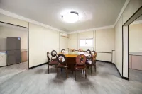 Ninghai jinzhongliuyi business hotel