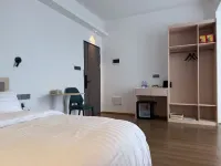 Haishi Shenlou Homestay (Huilai High-speed Railway Station)