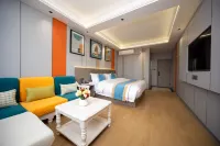 Zhenxiong Zixu Business Hotel