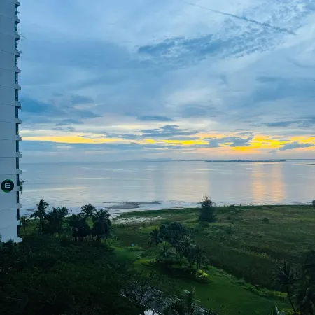 Seaview 2B1R 6pax Condo Forest City 4D-905 Отели в г. Gelang Patah