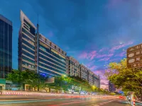 藝龍酒店（肇慶七星巖景區店） 鄰近牌坊公園的酒店