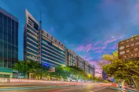 Elong Hotel (Zhaoqing Qixingyan Archway Plaza) Hotels in Zhaoqing