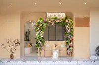 Monet Garden · Monet · Vacation View Art Light Luxury Designer Meisu - Romantic