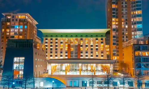 Canary Riverside Plaza Hotel