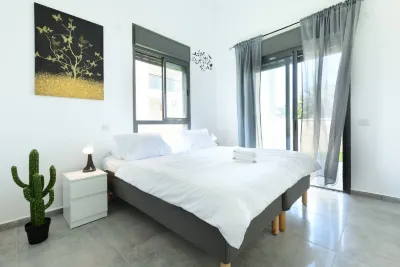 Achziv Beach Getaway with Balcony by Sea N Rent Các khách sạn ở Elon