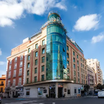 Inhala Hotel Garden Отели рядом с достопримечательностью «Небоскреб "Испания"»