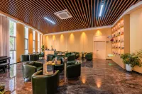 Sakura Hotel (Kunshan Zhaofeng Road Subway Station)