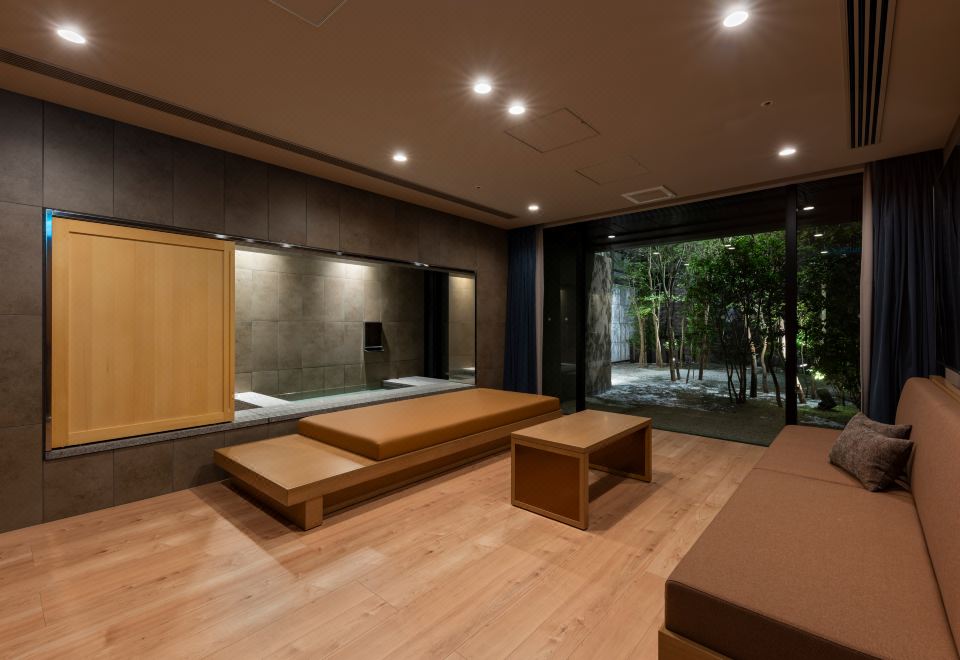 2. 미츠이 가든 호..