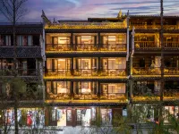 Cloud Hidden Retreat Boutique Riverside Inn (Fenghuang Ancient Town Tuojiang Branch)