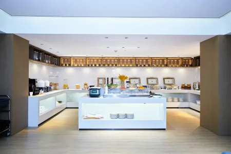 Echarm Hotel (Wuhan Hankou Railway Station Fanhai CBD)