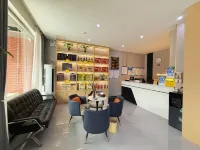 Yiju Fashion Hotel (Minquan Railway Station Shop)
