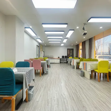 Meet Light Luxury Hotel (Xushui No. 2 Middle School Railway Station Branch)