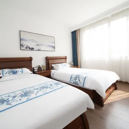 Jinyun: Water Flows and Clouds Linger · Mist-Shrouded Mountain Retreat | Time Flow · Travel Inn