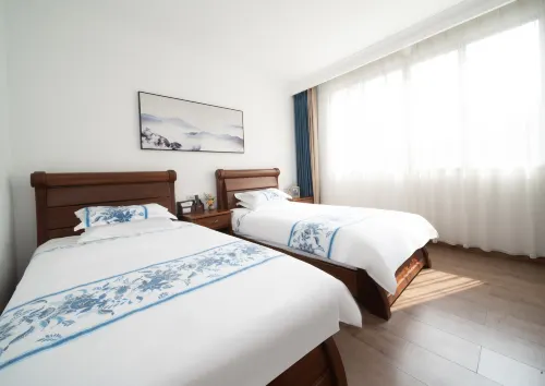 Jinyun: Water Flows and Clouds Linger · Mist-Shrouded Mountain Retreat | Time Flow · Travel Inn - Inns