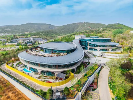 Jincheng Fengyang Yitang Hot Spring Hotel Отели рядом с достопримечательностью «Jincheng Ancient Academy»