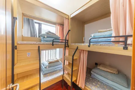 Mengdie All-Female Hostel (Shenzhen North Railway Station)