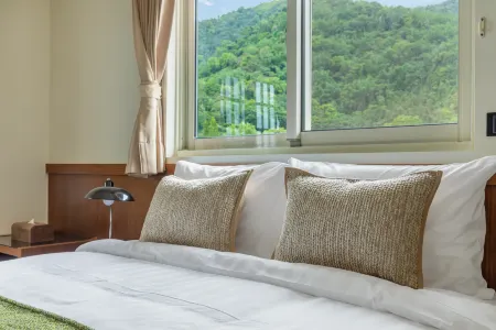 Sun Moon Lake ItaThao Vacation Inn with Elevator