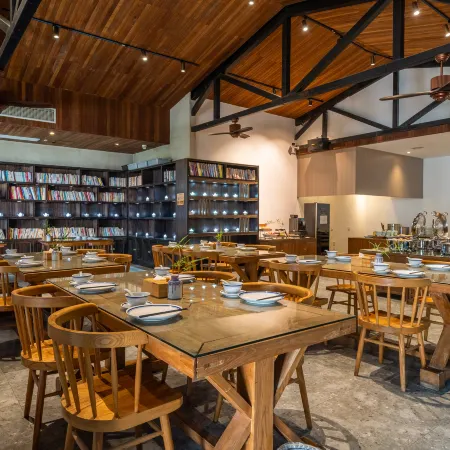 Taoshe Resort Hotel (People's Square Taoyangli Scenic Area Branch)