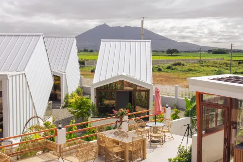 Suncoast Villas Hotels in Magalang