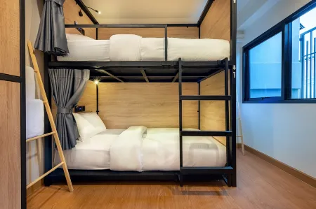 Siam Subway Hostel & Café