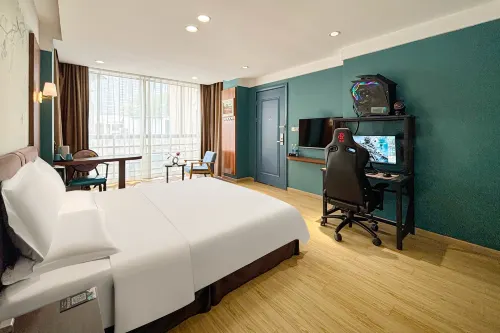 Yaxin E-Sports Hotel (Wuhan Luojiagang Subway Station)