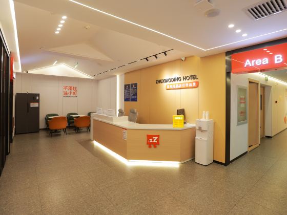 Stay at Xiaoding Hotel (Beijing Heshenghui Pingle Park Metro Station Branch)