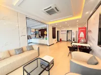 Qingyuege Hotel (Zixi Bus Station)