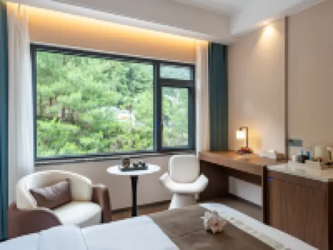 โรงแรมรีสอร์ทซุ่ยเฟิงซื่อจี้เหอ สาขาเขตทิวทัศน์ภูเขาซานชิง โรงแรมใกล้งูเหลือมใหญ่ออกจากภูเขา
