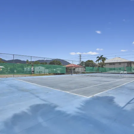 Cairns Reef Apartments & Motel