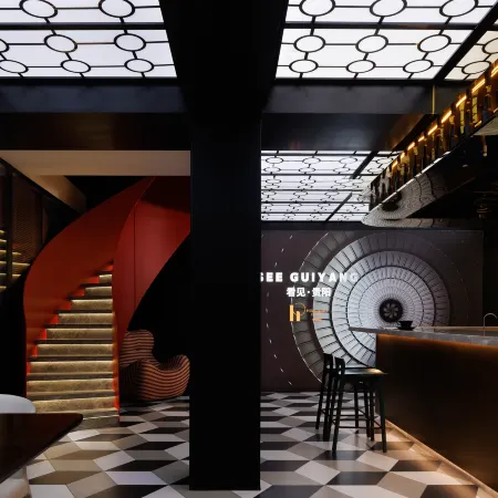 HUACHENG·V Time Walk Hotel (Guanshanhu Park Lincheng West Road Subway Station Branch)