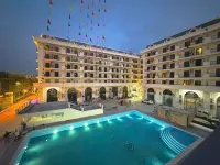 Luxury Phoenix Hotel 2